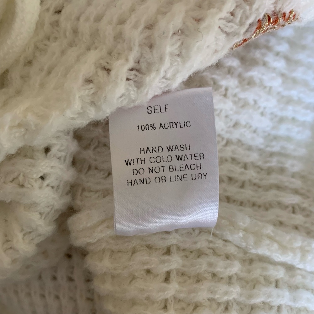 mello white crocheted sweater with bold embroidered flowers - Picture 8 of 9